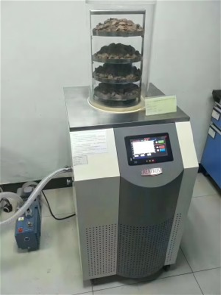 實(shí)驗室立式冷凍干燥機的清潔與消毒